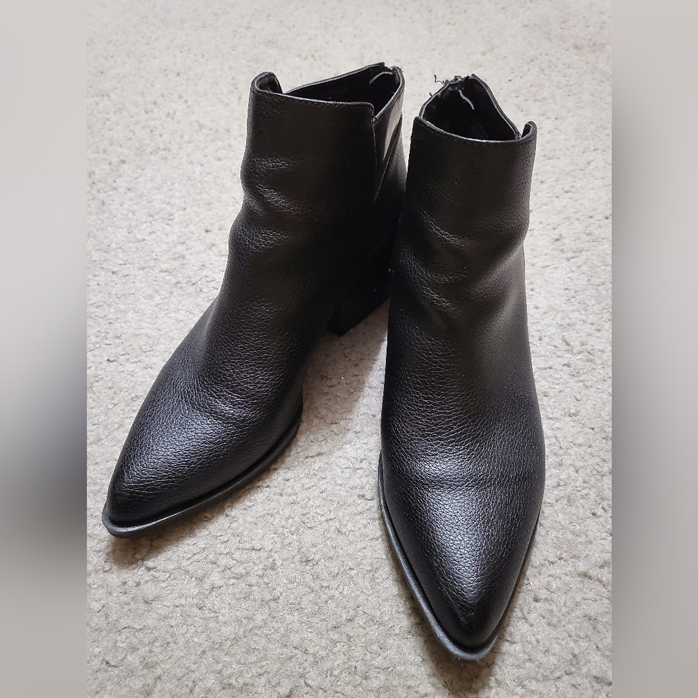 Vera Wang Bootie